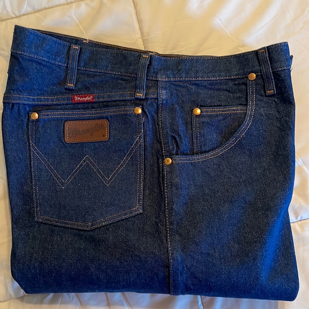 36 x 40 Wrangler Men's Relaxed Jeans - Dark Blue NWOT